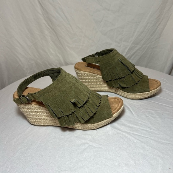 Minnetonka Green Suede Fringe Espadrilles Wedges - Size 7 - Like new! - Picture 5 of 9